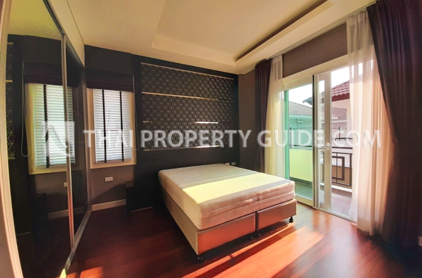 House with Shared Pool in Sukhumvit 